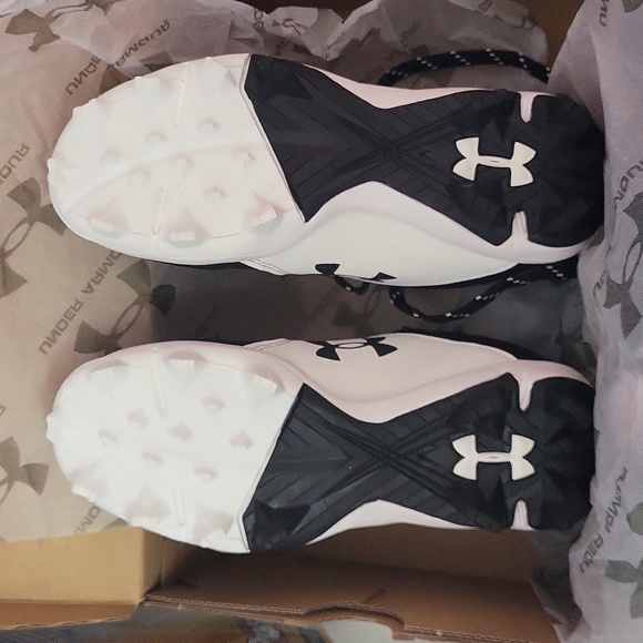 UA boys cleats, brand new, never worn - Picture 3 of 4
